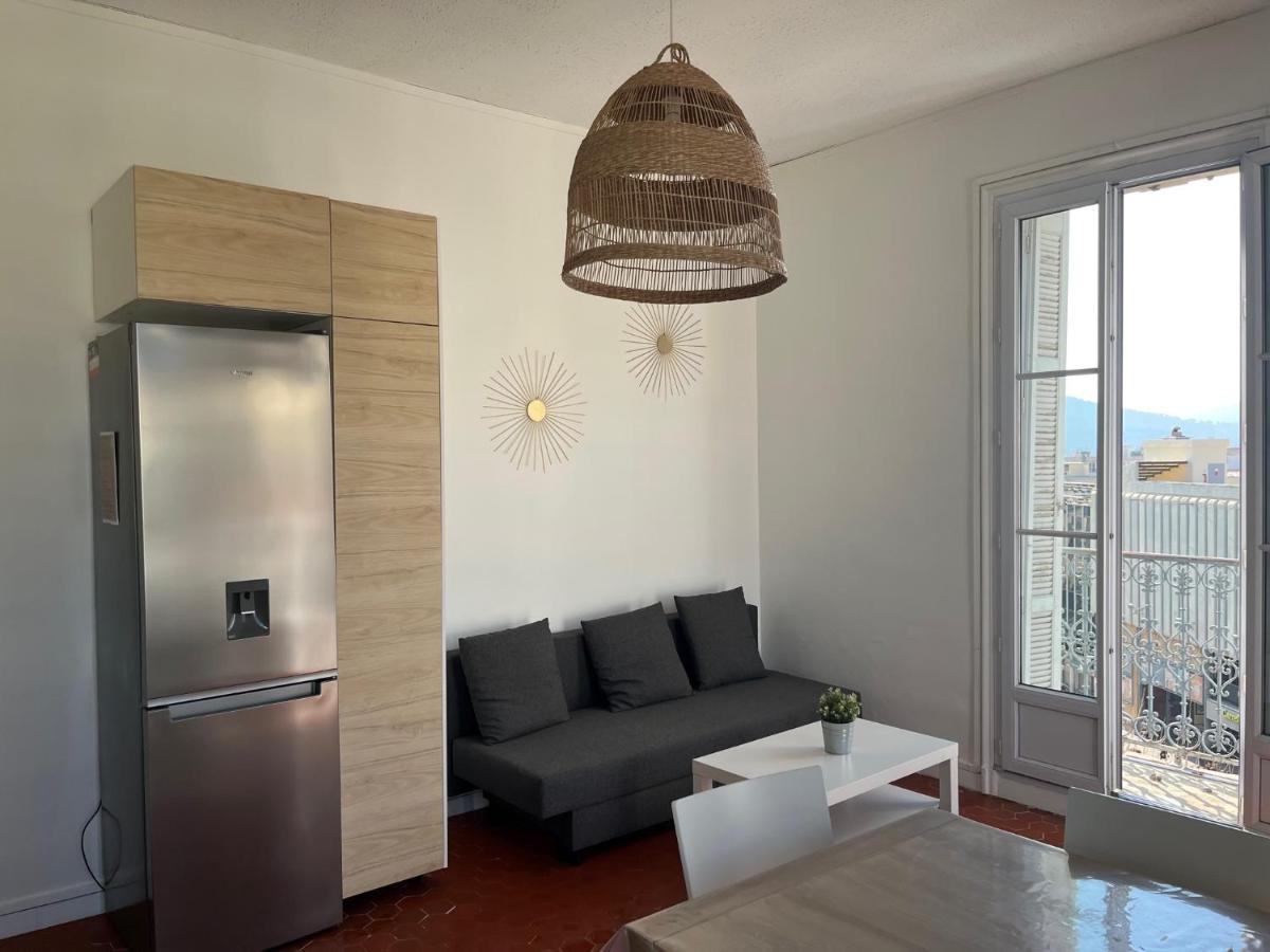 Appartement Hyeres - Centre Ville 3 Chambres 6 Personnes 4Eme Etage Escalier - Sebastien Claire Exterior photo