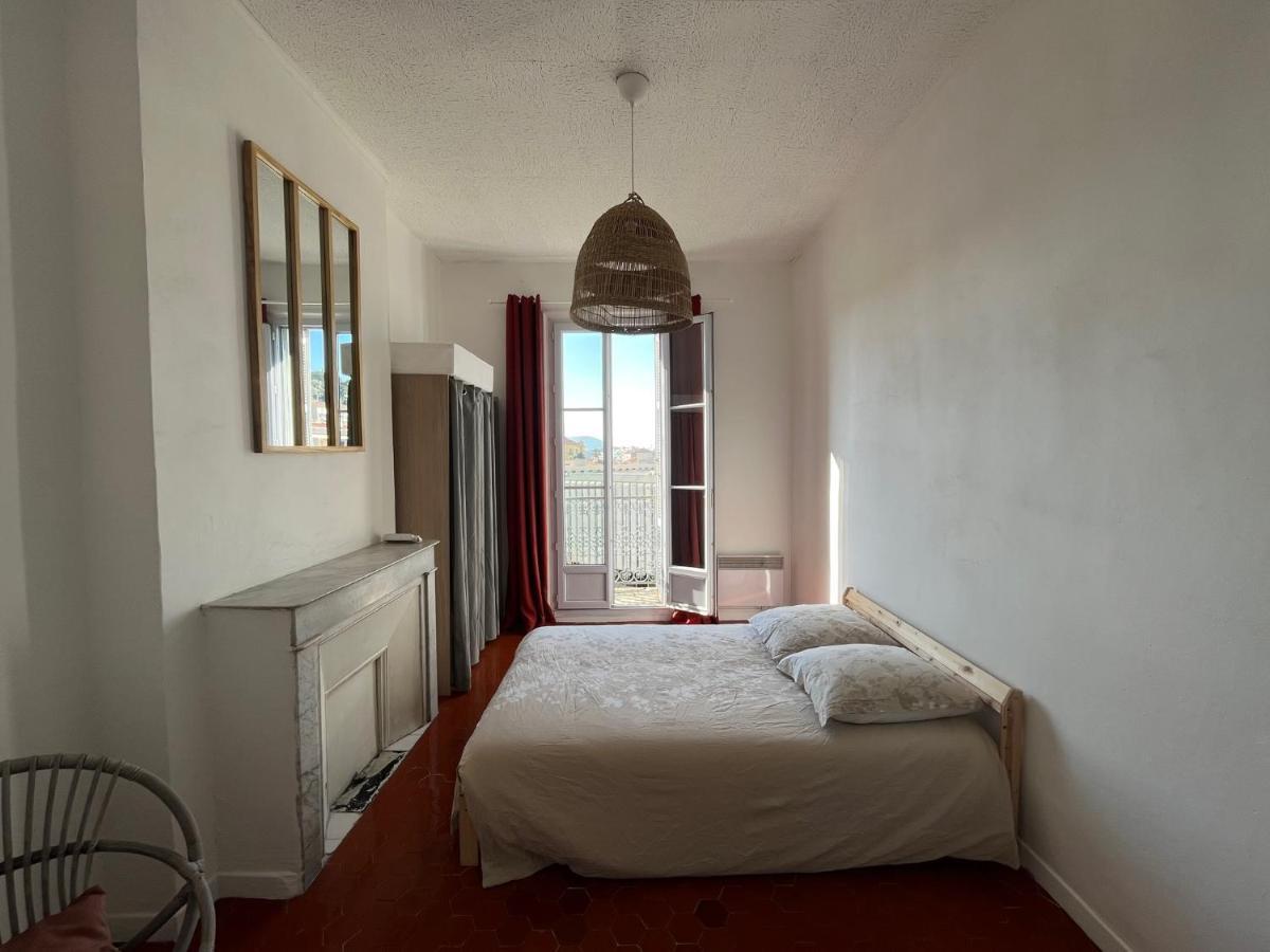Appartement Hyeres - Centre Ville 3 Chambres 6 Personnes 4Eme Etage Escalier - Sebastien Claire Exterior photo